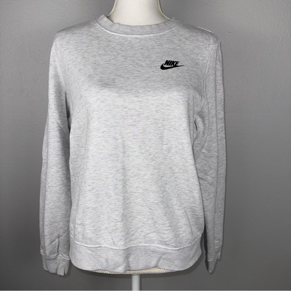 Nike Women’s Medium Sweatshirt Gray Crewneck Pullover Swoosh Logo Classic - Picture 1 of 11